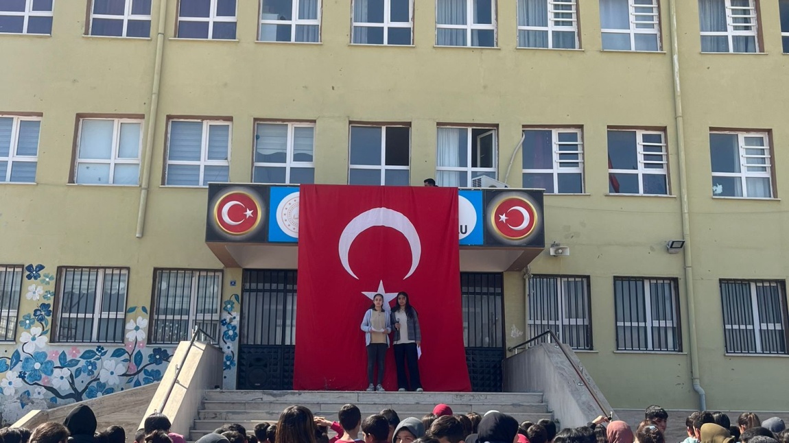Okulumuzda İstiklal Marşının Kabulü'nün 103. Yılı Ve Mehmet Akif ERSOY'u Anma Programı Düzenledik